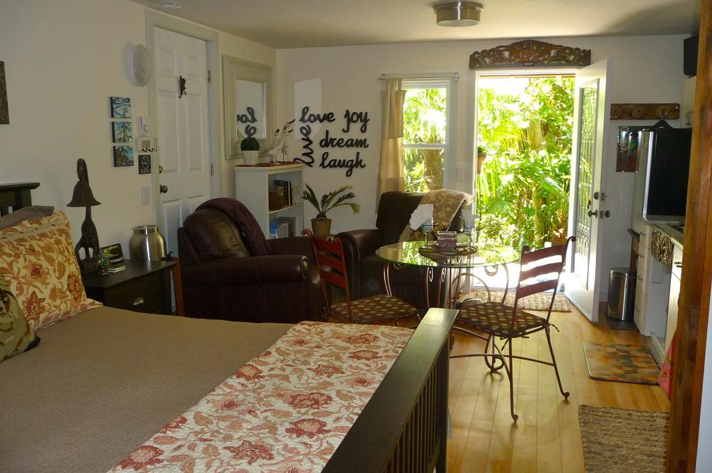 Bed and Breakfast Magnolia Petal Fernwood Exterior foto
